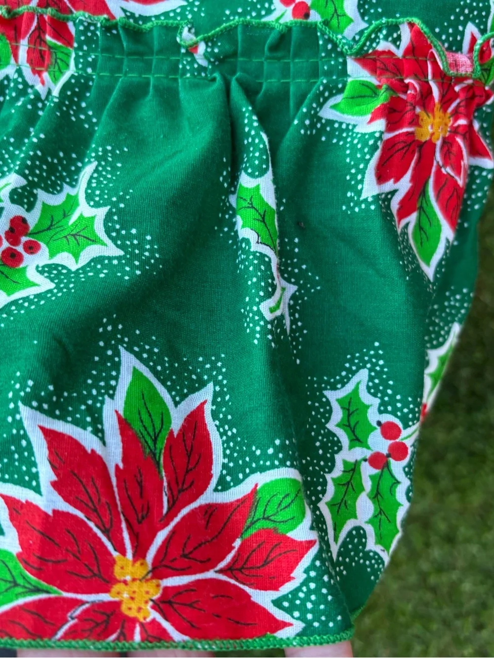 Vtg Christmas Poinsettia Round Tablecloth 70” Green Cotton Ruffle Border EUC
